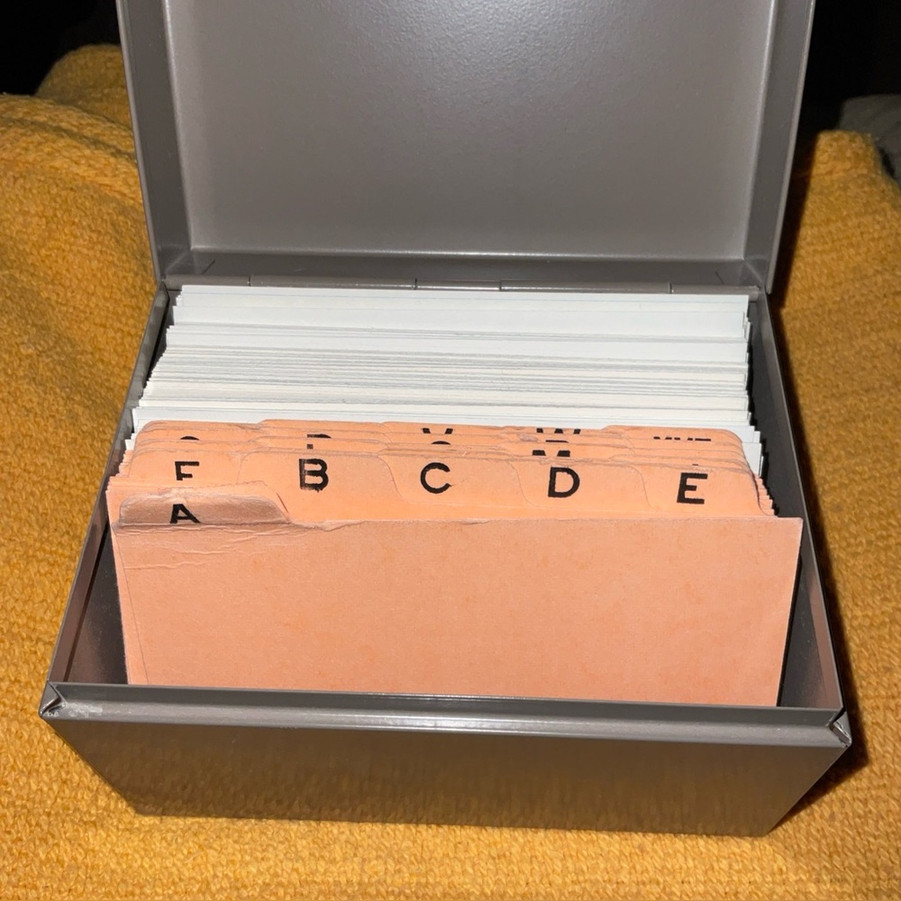 Vtg Metal Index Card Box Beige Steelmaster + 3x5 Divider Cards w lined cards USA